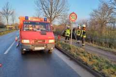 20250108_Verkehrsunfall_Ahnebergerstrasse_Glaette_04