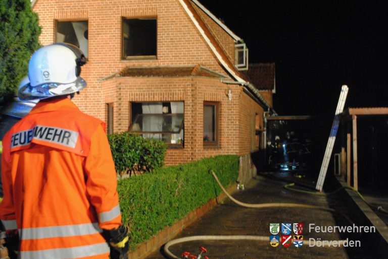 Feuer nach Explosion in Wohnhaus