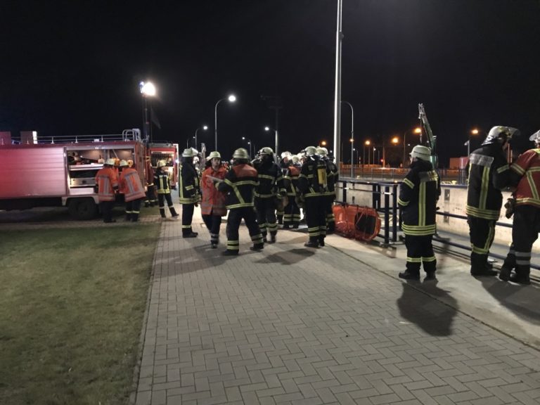 Einsatzübung an der Weserschleuse